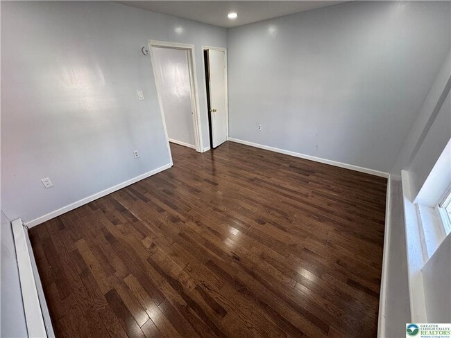 Building Photo - 420 E Ct St