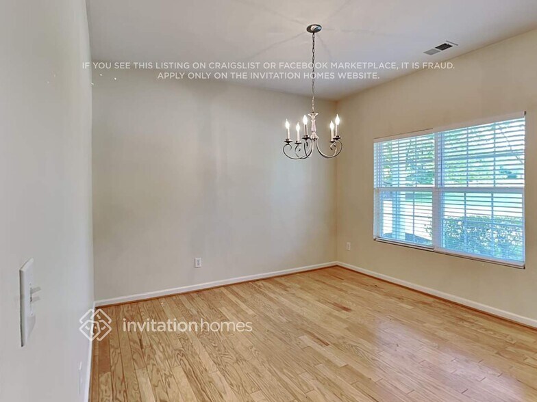 Building Photo - 4104 Hampstead Village Dr
