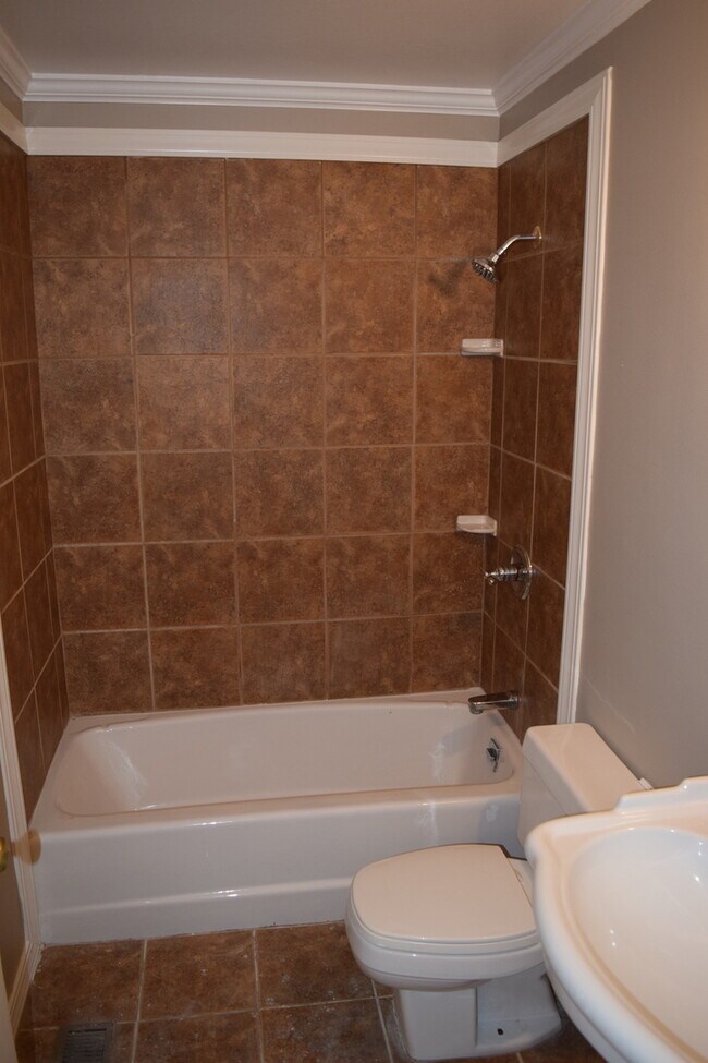 Building Photo - 6700 Kavanaugh Pl