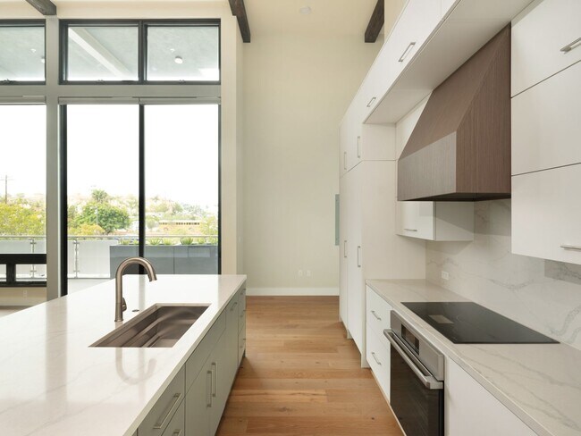 Building Photo - 2677 State St