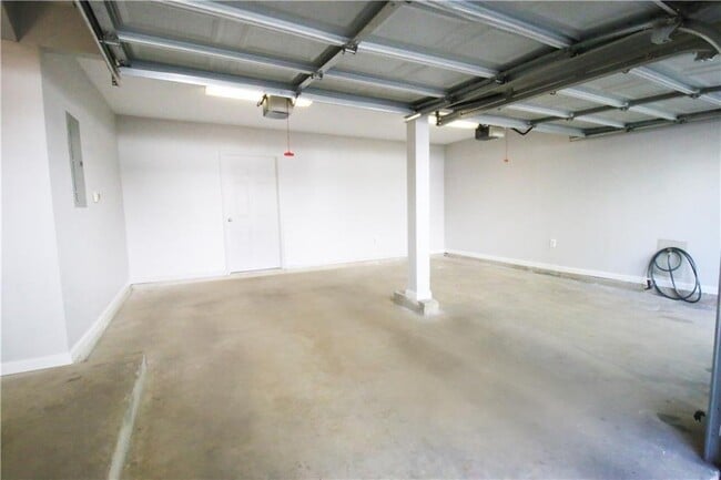 Building Photo - 1109 Park Row S