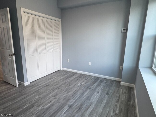 Building Photo - 155 Clifton Ave