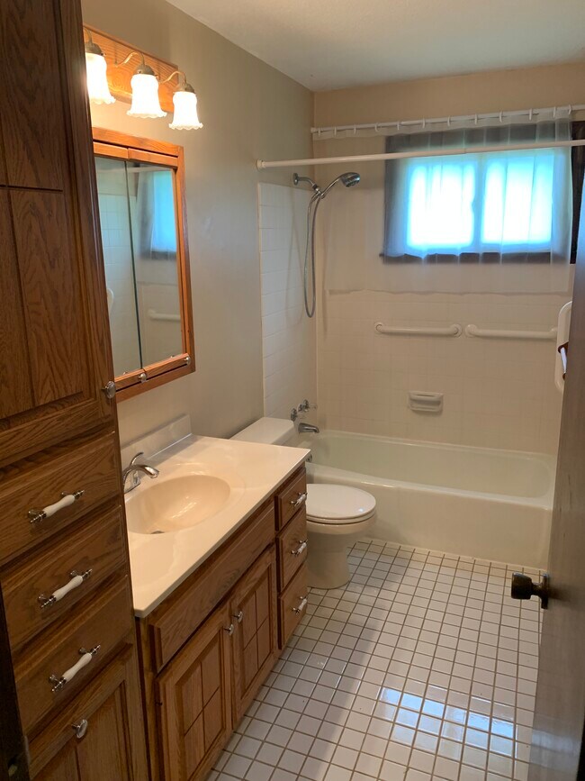 Building Photo - 13694 Fordham Ave