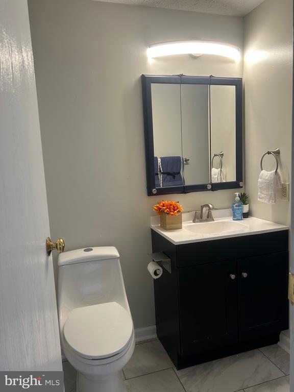 Building Photo - 41 Vanderbilt Ct