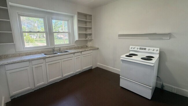 Building Photo - 724 S Linden Ave
