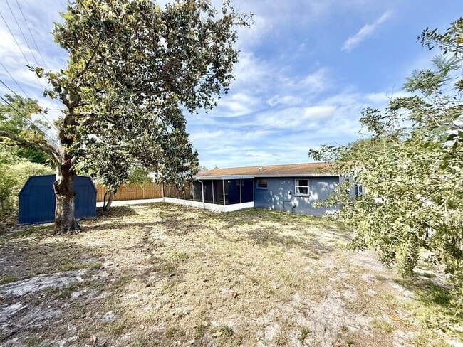 Building Photo - 1300 Classic Dr