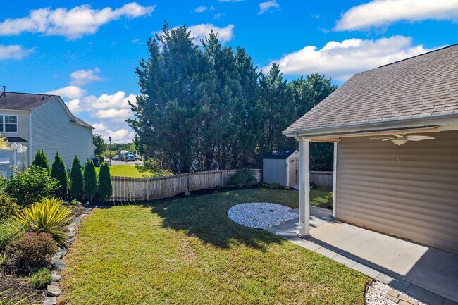 Building Photo - Idyllic 3-bed, 2.5 bath in the desirable W...