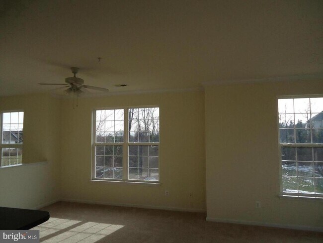 Building Photo - 43920 Hickory Corner Terrace