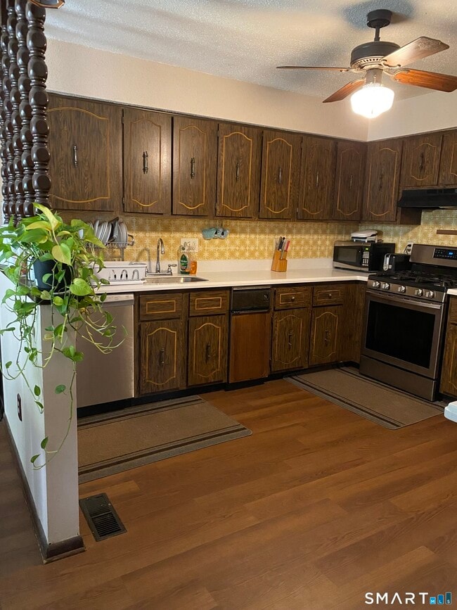 Building Photo - 630 Longfellow Dr