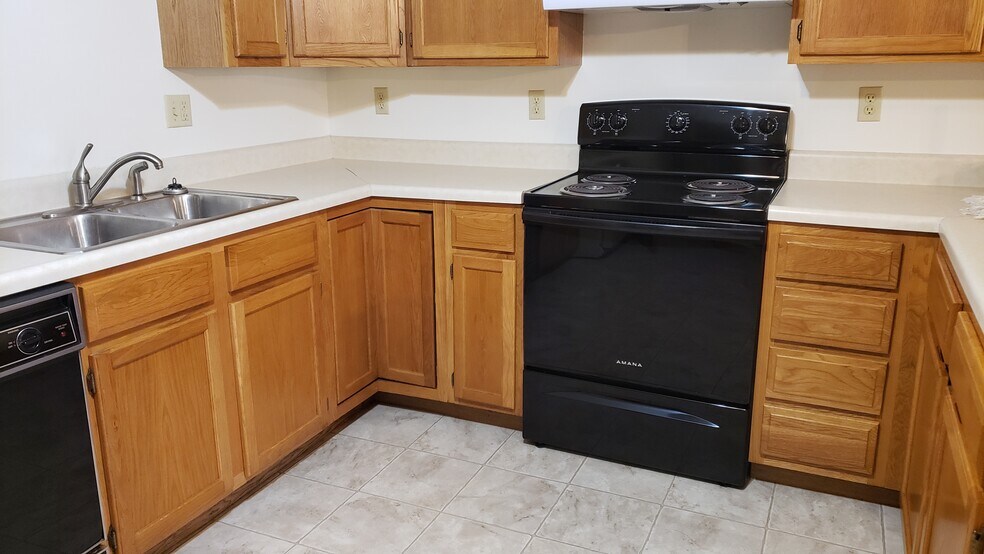 Kitchen Unfurnished - 260 Cayman St