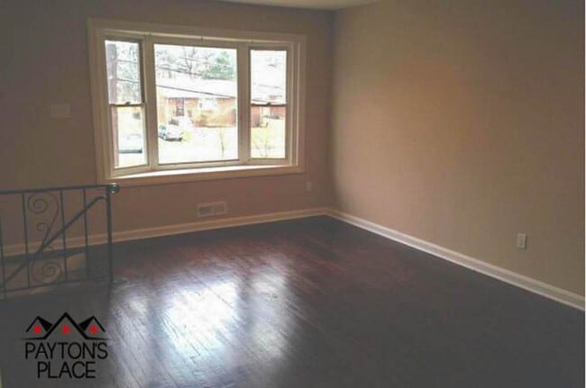 Building Photo - Spacious Single Family home with Huge Back...