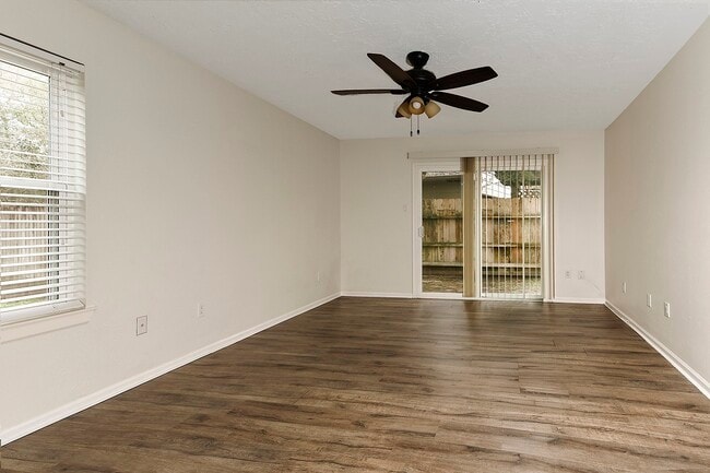 Building Photo - 30 Berryfrost Ln