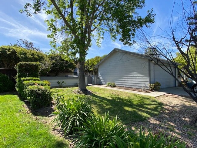 Primary Photo - Charming 3 Bedroom, 2 Bath Home in San Mar...