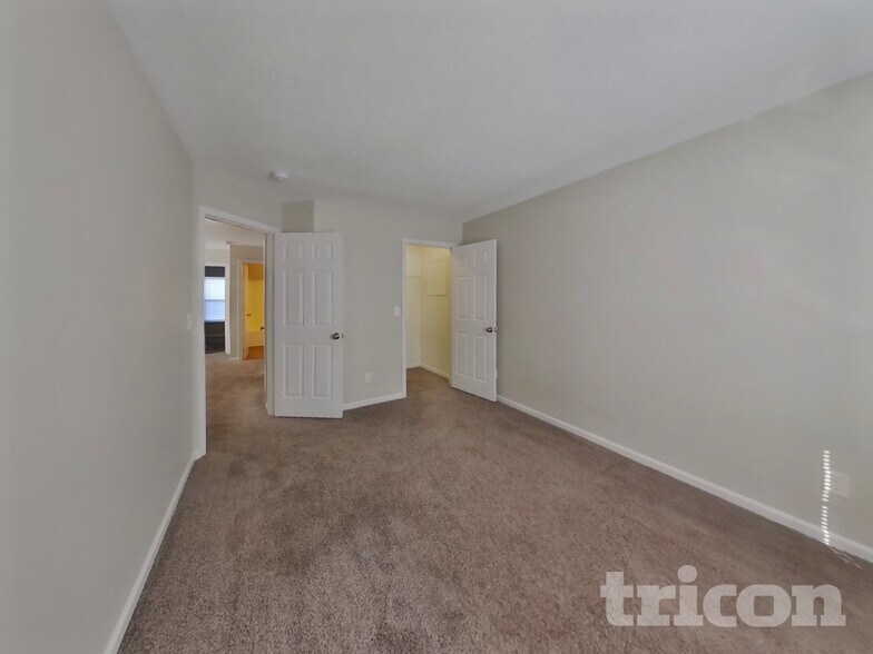 Building Photo - 911 Pine Ridge Way