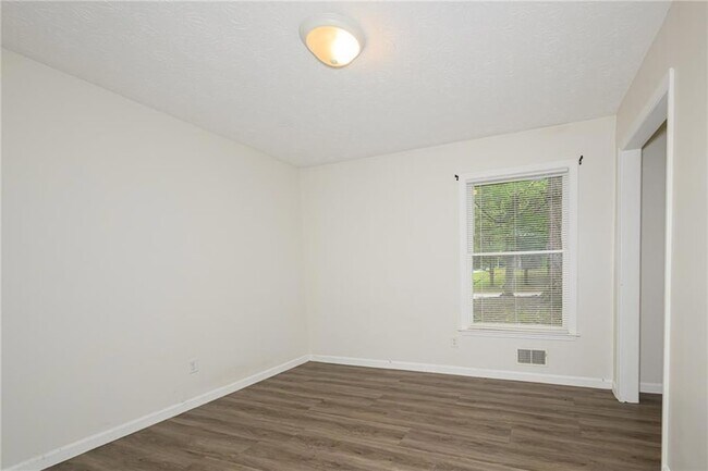 Building Photo - 2100 Whitebluff Way