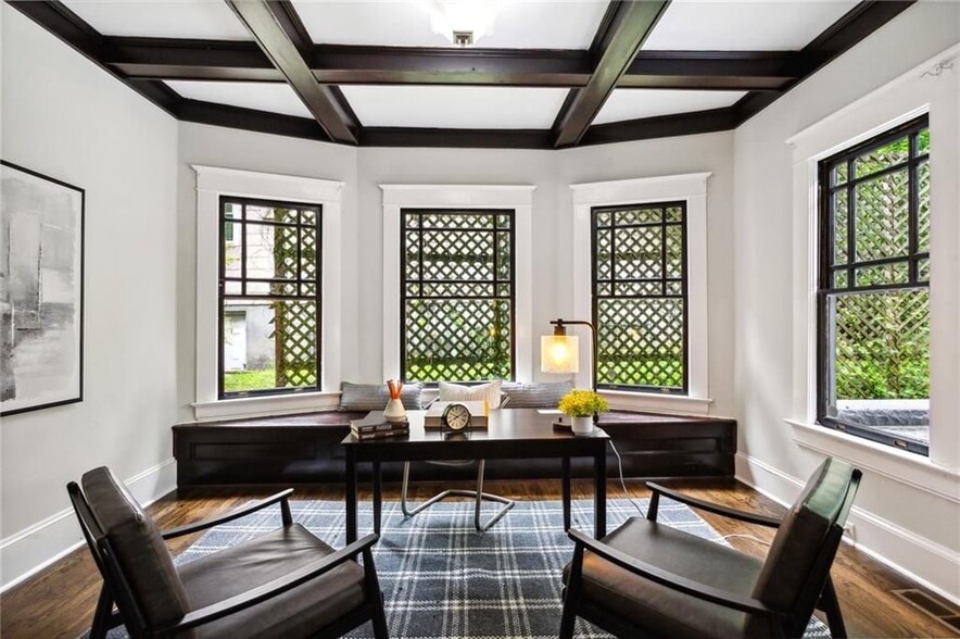 Building Photo - 843 Monroe Dr NE