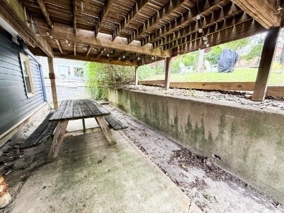 Building Photo - 327 Pleasant St