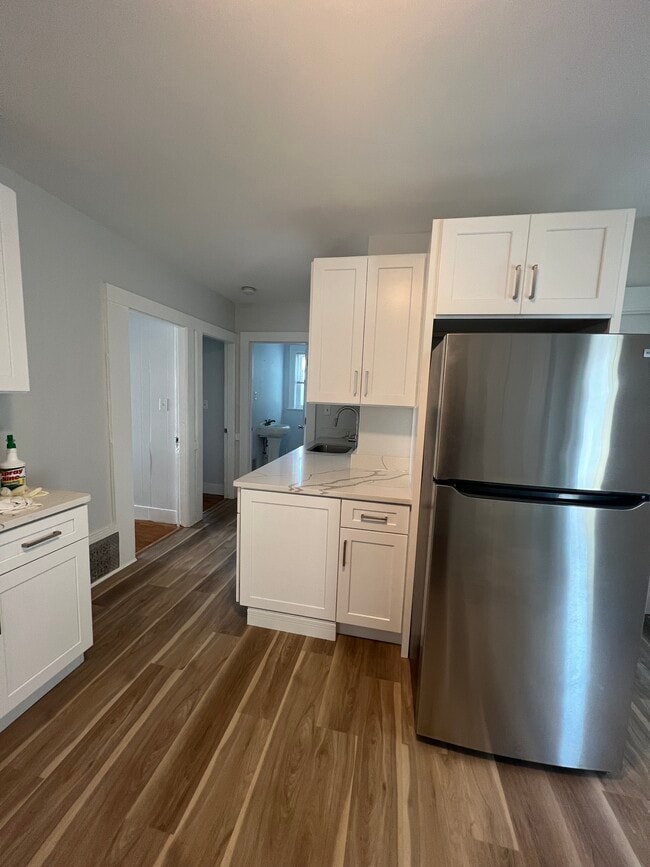 Building Photo - 120 Lowell St