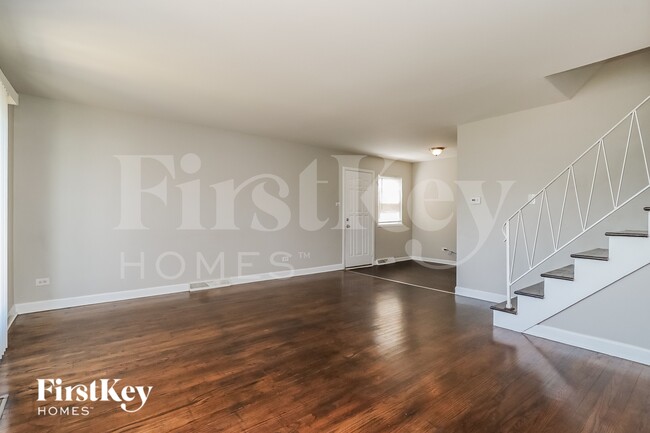 Building Photo - 335 E Vermont St