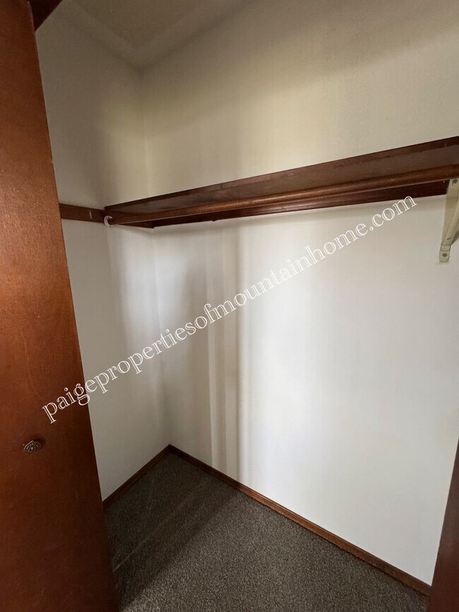 Building Photo - 3 Bedroom, 1 Bath Home on a Corner Lot