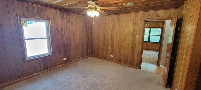 Building Photo - 2/1 Duplex Towards Cave City - 6-12 MONTH ...
