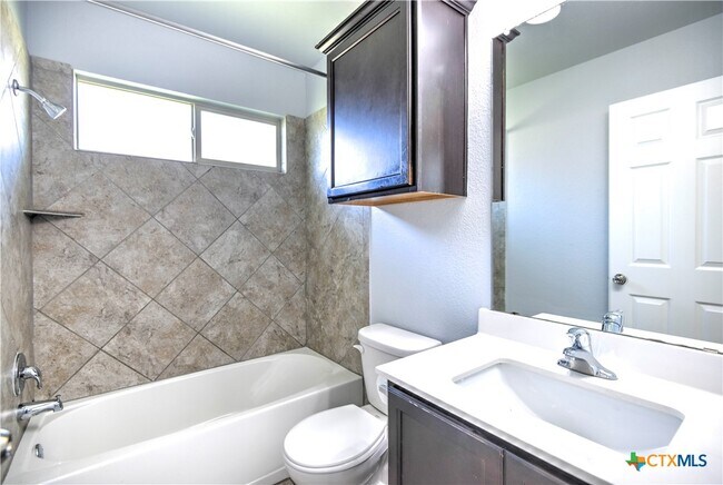 Building Photo - 5726 Stonehaven Dr