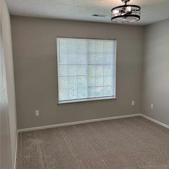 Building Photo - 8663 Scenicview Dr