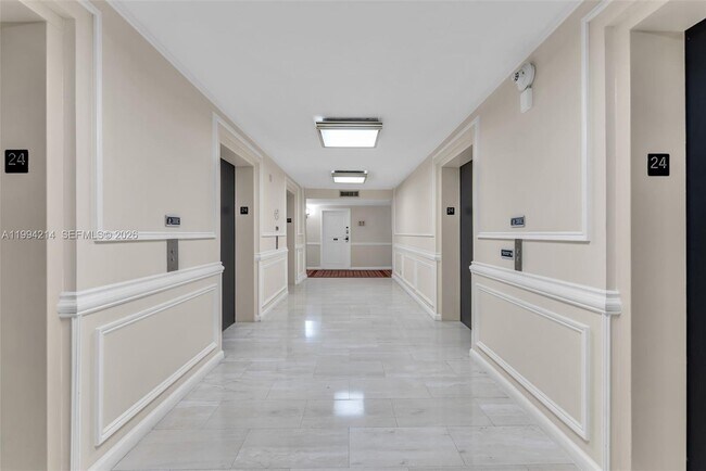 Building Photo - 2500 Parkview Dr