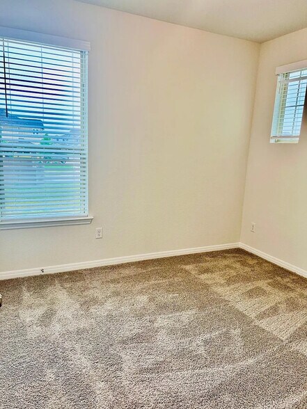Building Photo - Room in Townhome on Cowbird Path