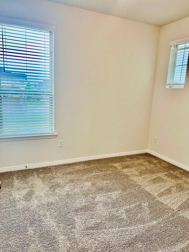 Building Photo - Room in Townhome on Cowbird Path