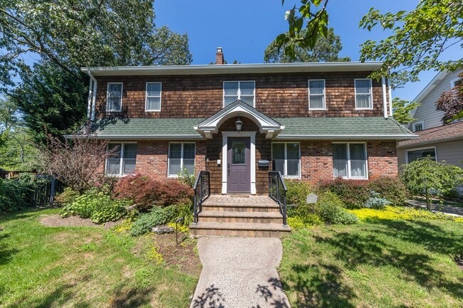 Primary Photo - 2424 Lakeside Dr