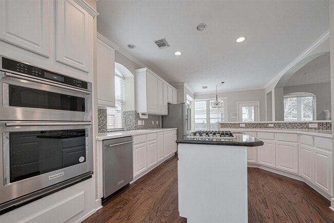 Building Photo - 223 Owens Park Dr