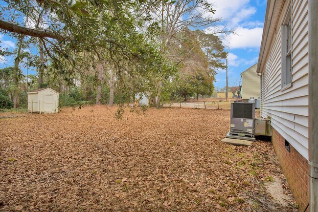 Building Photo - 216 Hawthrone