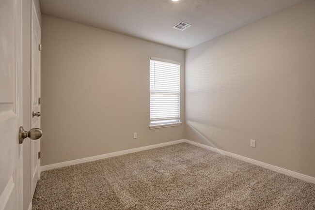 Building Photo - $500 Off the First Full Months Rent!!