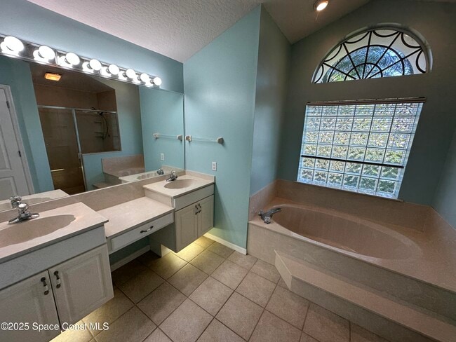 Building Photo - 908 Fostoria Dr