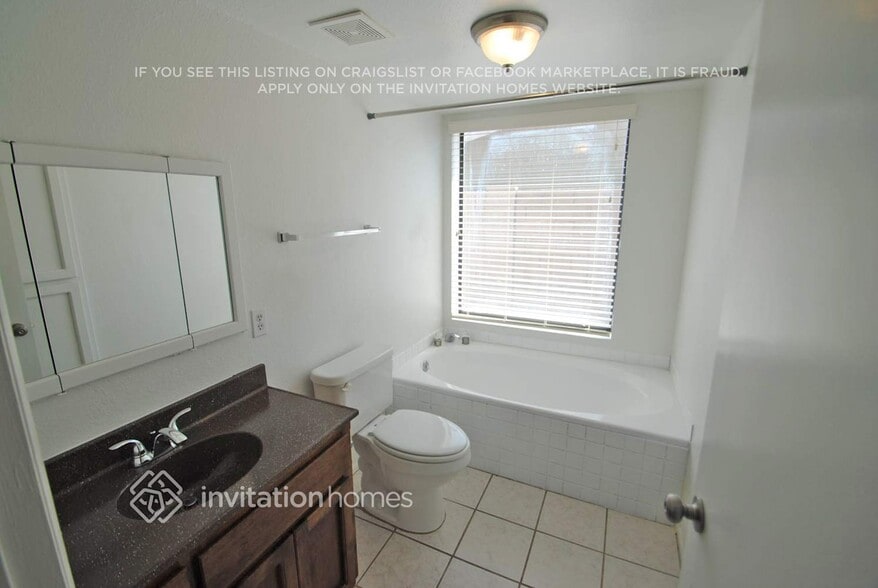 Building Photo - 9214 W Cortez Ave