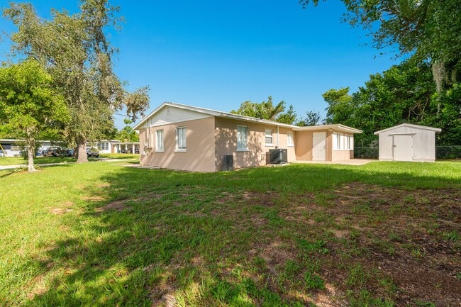 Building Photo - Charming 3 Bedroom Corner Lot Ormond Beach...