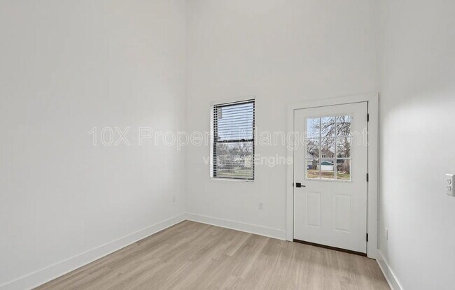 Building Photo - 92 E Innis Ave