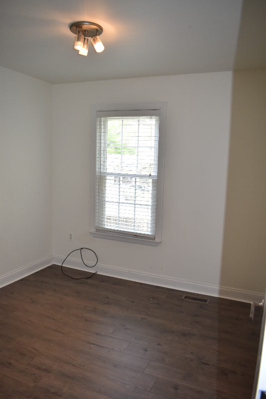 Building Photo - 7001 Roslyn Ave