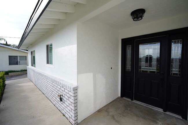 Building Photo - Beautiful Yucaipa Home with Private Garage