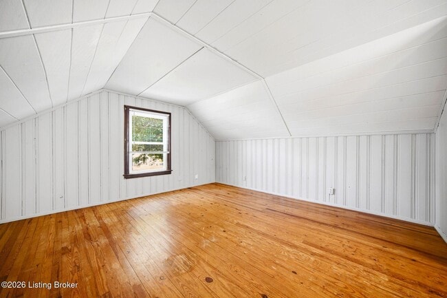 Building Photo - 1050 Oakwood Ave