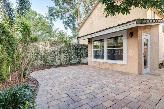 Building Photo - 1049 Aragon Ave