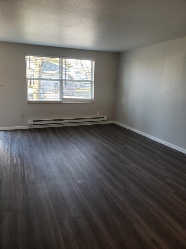 Building Photo - 1147 W South Park Ave
