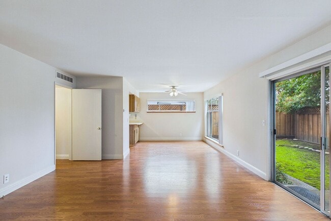 Building Photo - 1333 Regent St