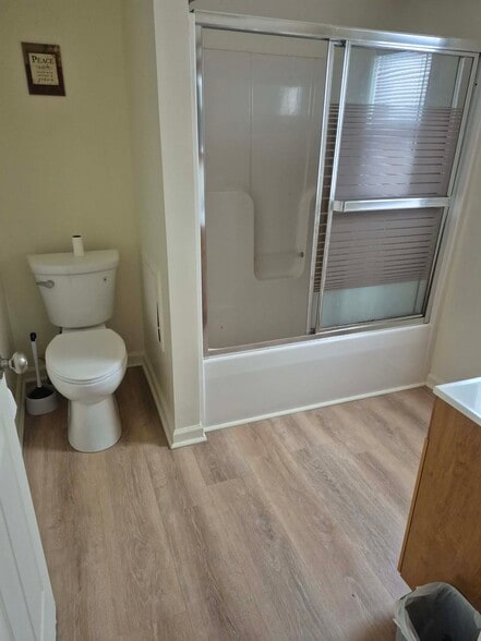 Bathroom - 29 Franklin St