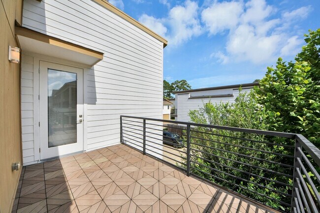 Building Photo - 1703 Cedrocanna Ln