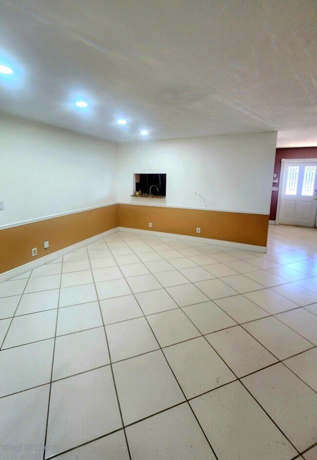 Building Photo - 19323 Carolina Cir