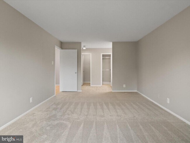 Building Photo - 203 Yoakum Pkwy