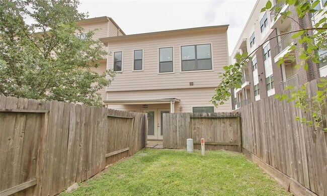 Building Photo - 908 Garden Oaks Terrace