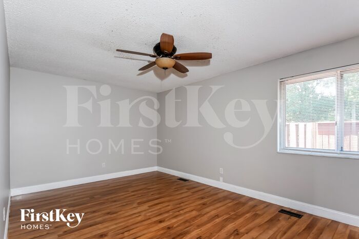 Building Photo - 311 Windyoak Dr